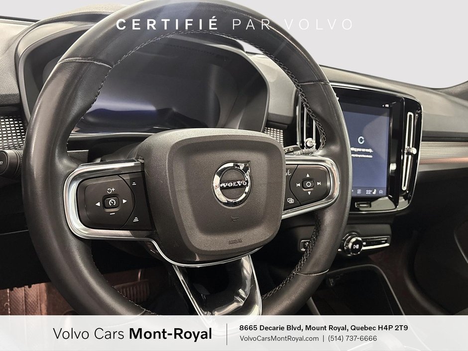 Volvo XC40 Plus Dark Theme 2023-10