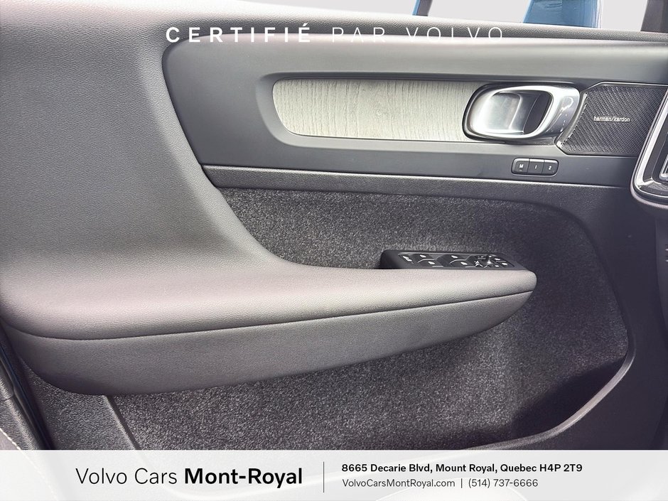 Volvo XC40 Ultimate Bright Theme 2024-10