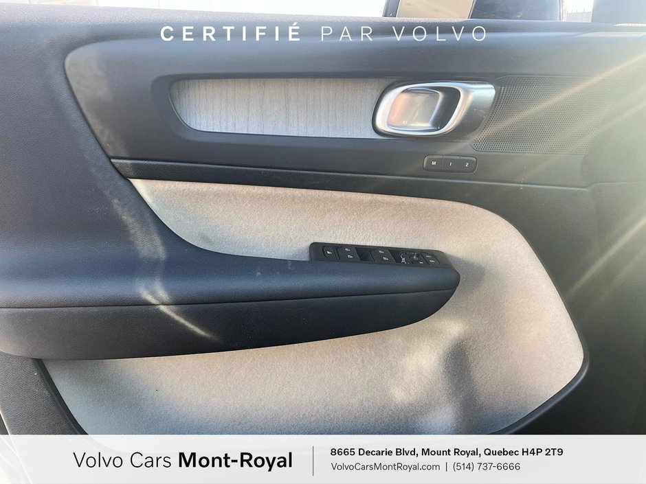 2025 Volvo XC40 Plus Dark Theme-8
