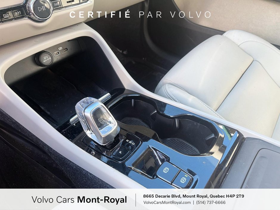 2025 Volvo XC40 Plus Dark Theme-12