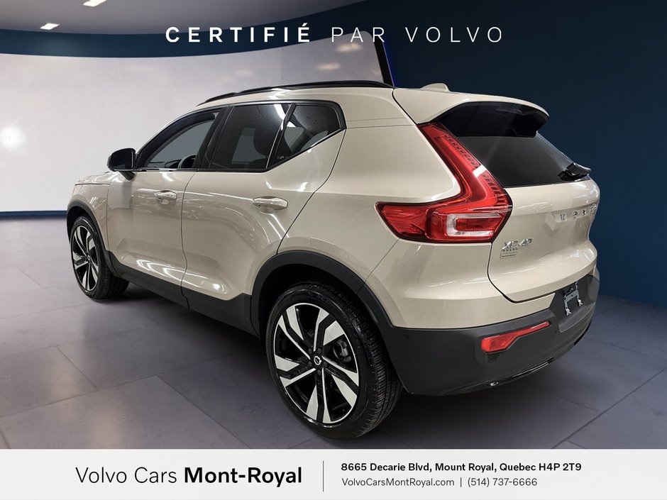 Volvo XC40 Plus Dark Theme 2025-3