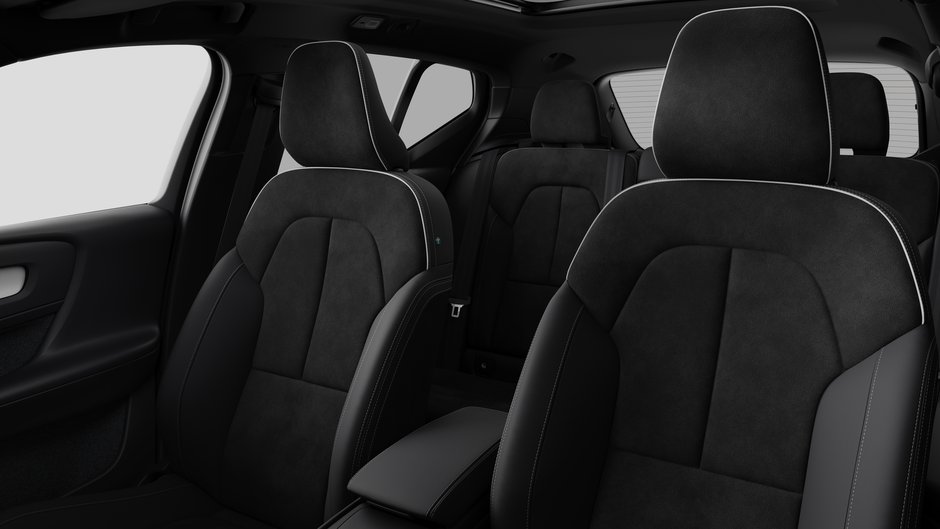 Volvo XC40 ULTRA BLACK EDITION 2026-11