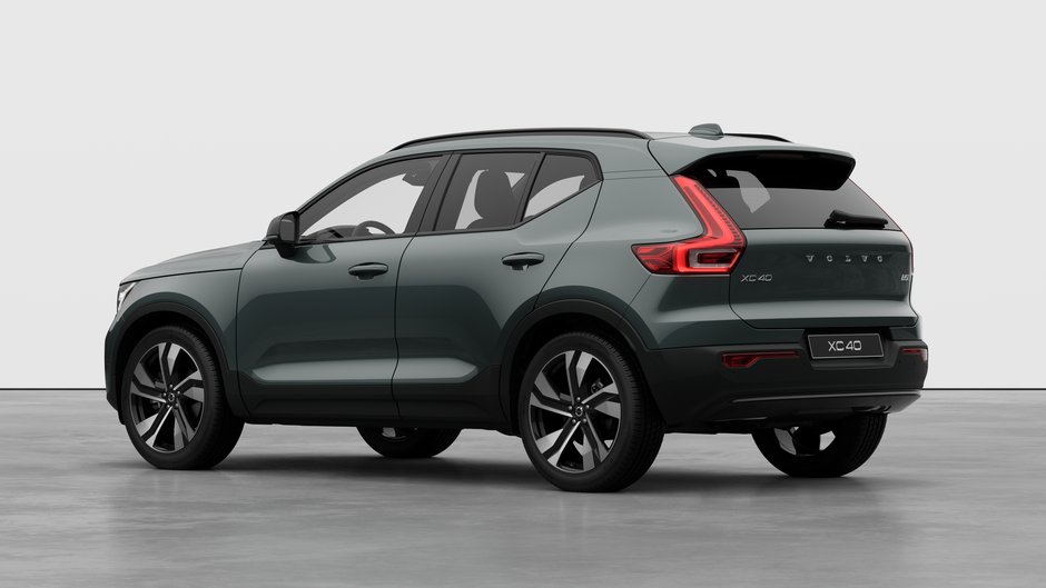 2026 Volvo XC40 ULTRA DARK THEME-1