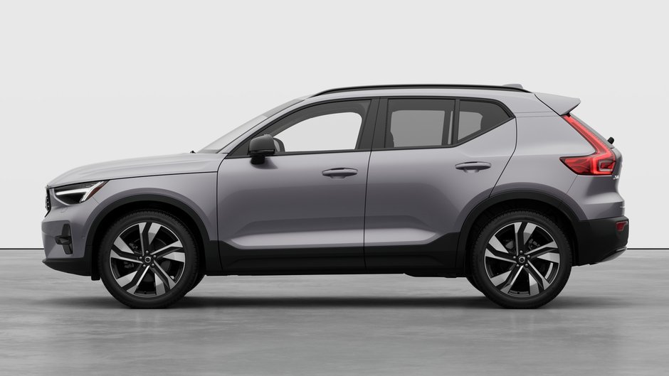 2026 Volvo XC40 PLUS DARK THEME-7