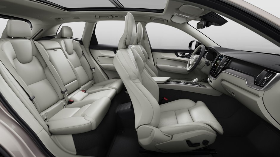 Volvo XC60 HYBRIDE RECHARGEABLE ULTRA VERSION FONCÉE 2025-10