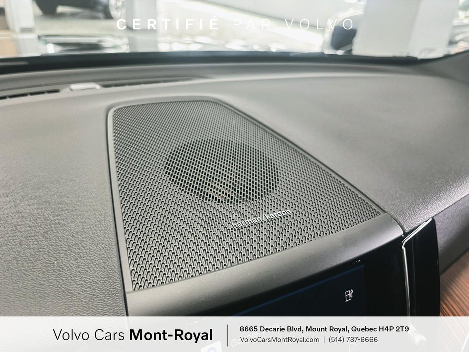 2025 Volvo XC60 Plug-In Hybrid Plus Dark Theme T8-13