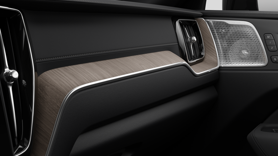2027 Volvo XC60 Plug-in hybrid Ultra (Dark Theme)-8