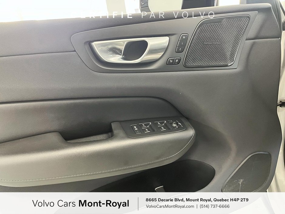 2023 Volvo XC60 Plus Dark Theme-8