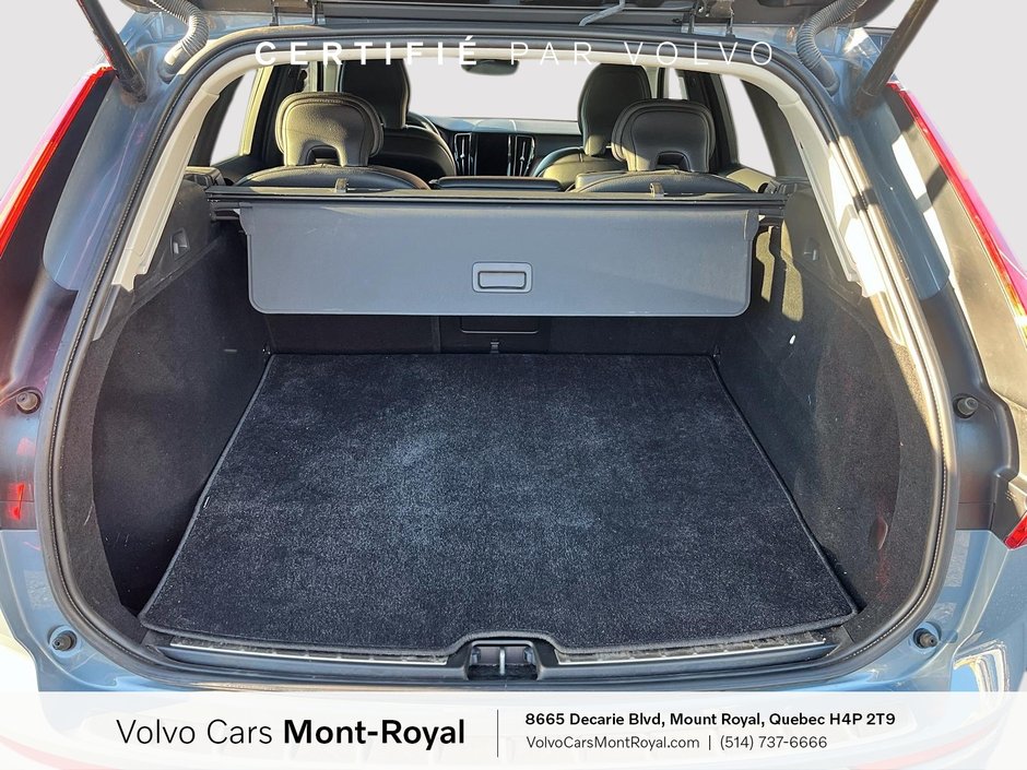 2023 Volvo XC60 Plus Dark Theme-4