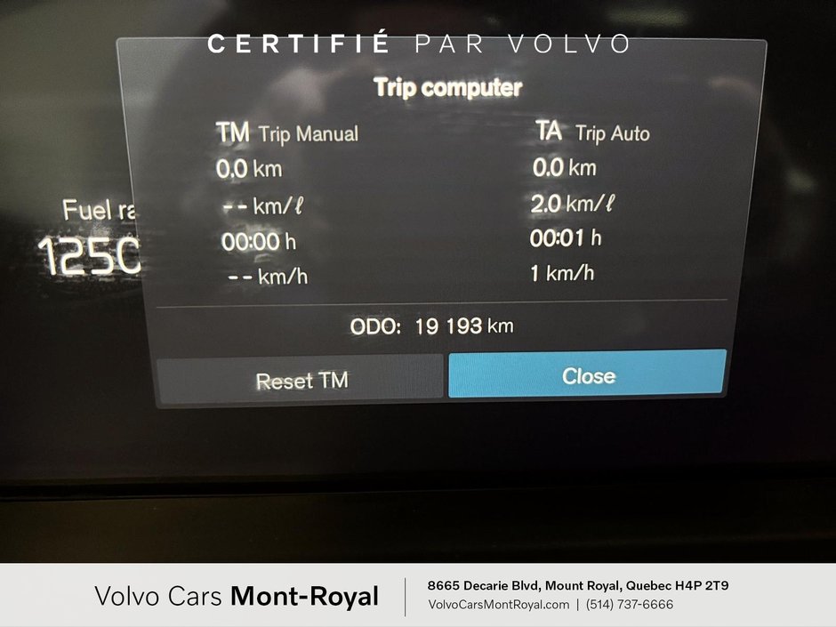 Volvo XC60 Core Dark Theme 2025-10