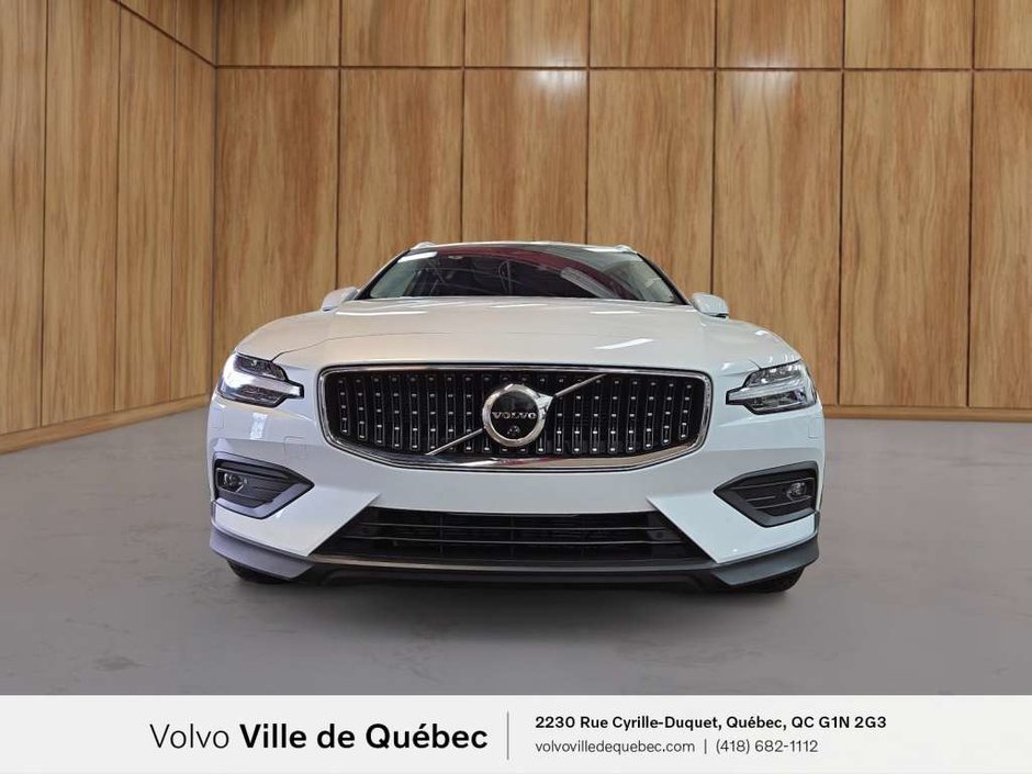 2023 Volvo V60 CC Plus-2