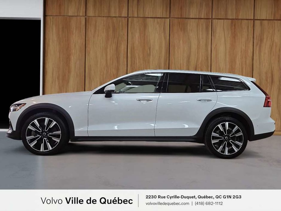 2023 Volvo V60 CC Plus-6