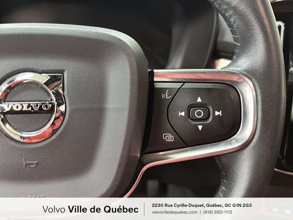 2020 Volvo XC40 Momentum-18