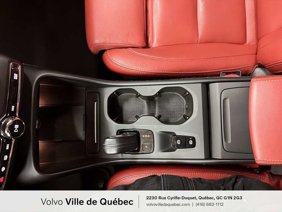 2020 Volvo XC40 Momentum-23