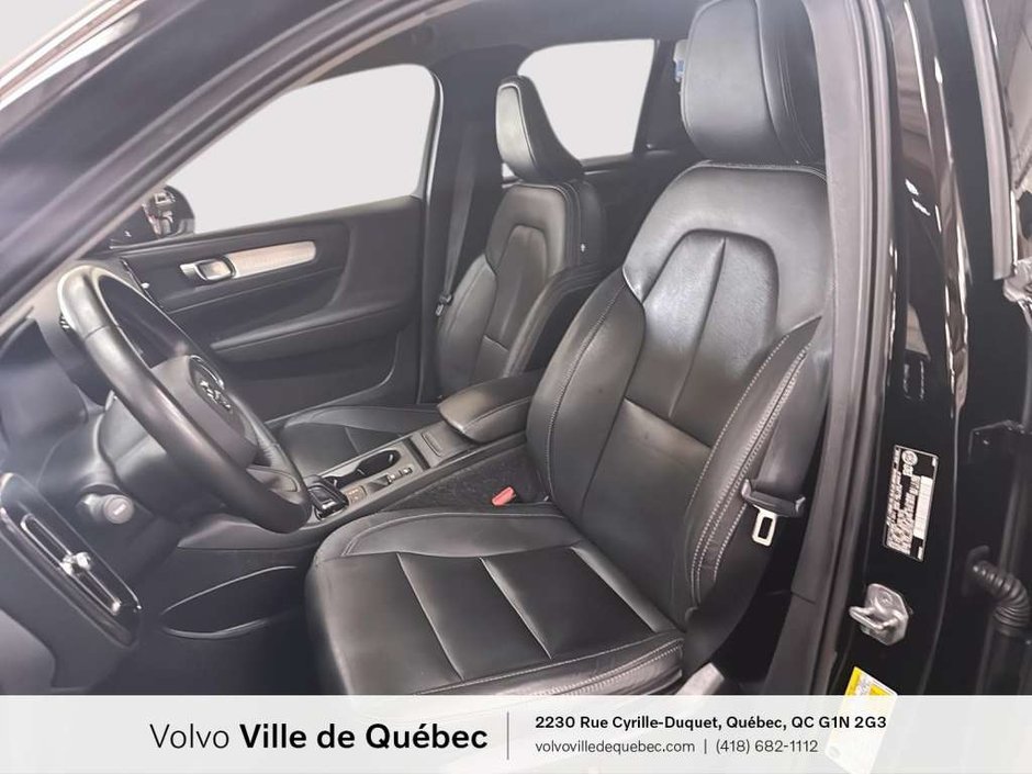 2020 Volvo XC40 Momentum-1