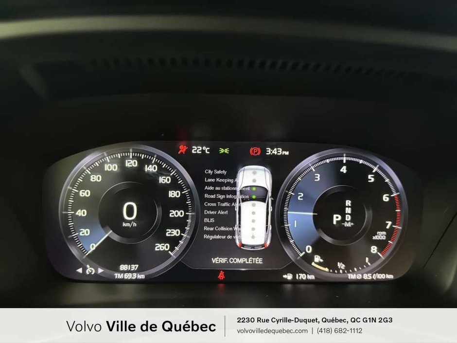 2020 Volvo XC40 Momentum-14
