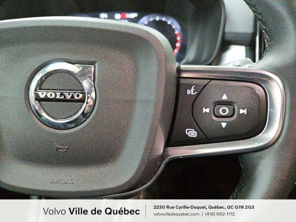 Volvo XC40 Momentum 2022-16