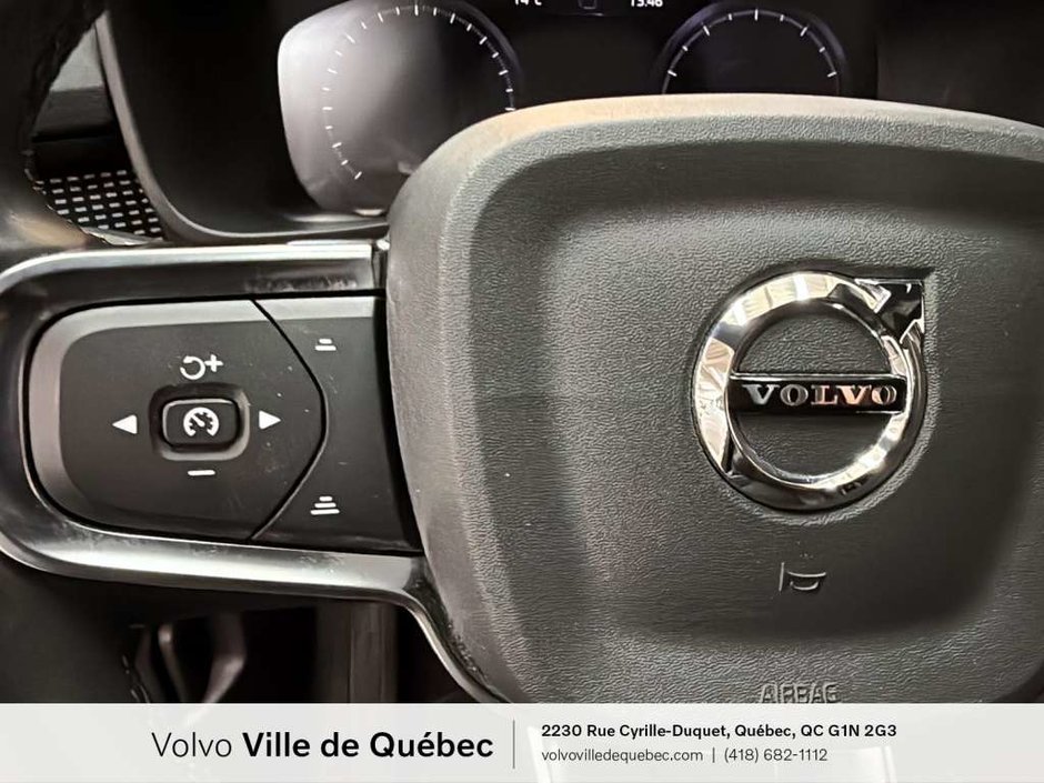 2022 Volvo XC40 R-Design-16