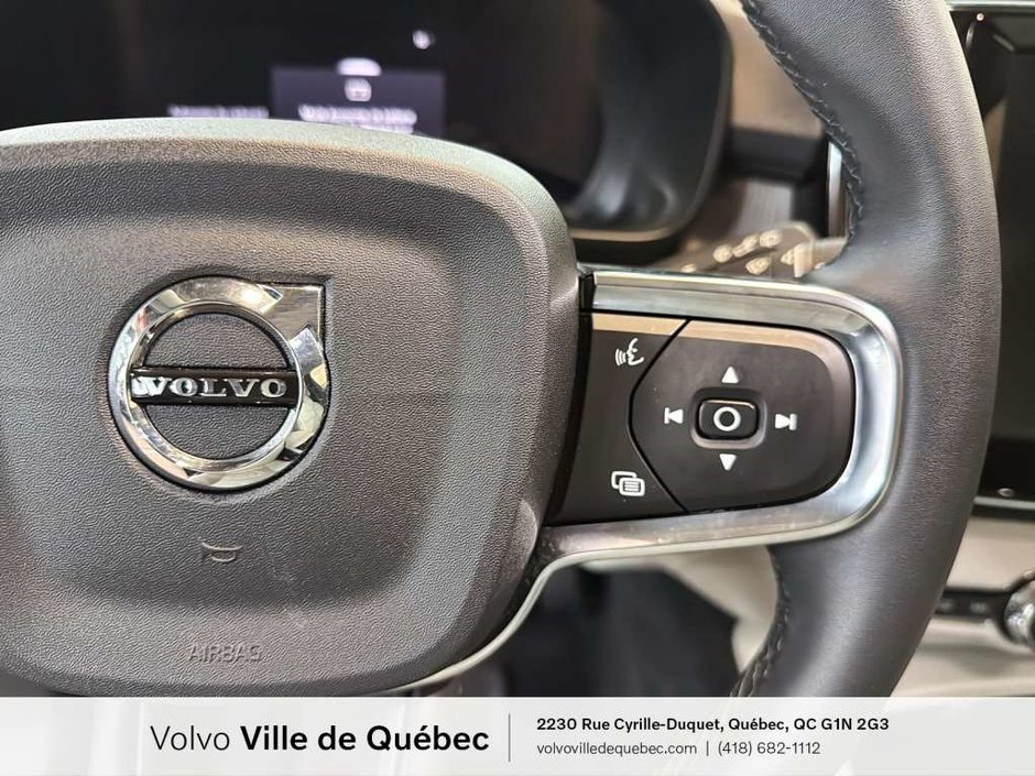 Volvo XC40 Plus Dark B5 2023-16