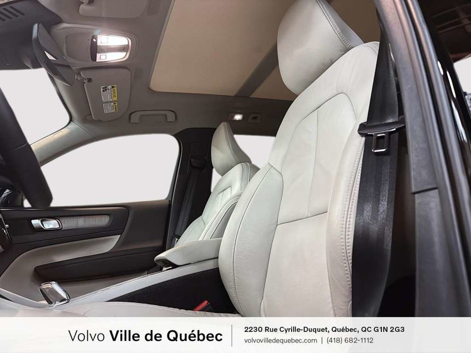 Volvo XC40 Plus Dark B5 2023-10