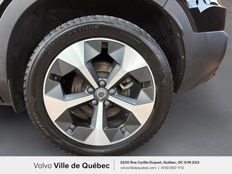 Volvo XC40 Plus Dark B5 2023-8