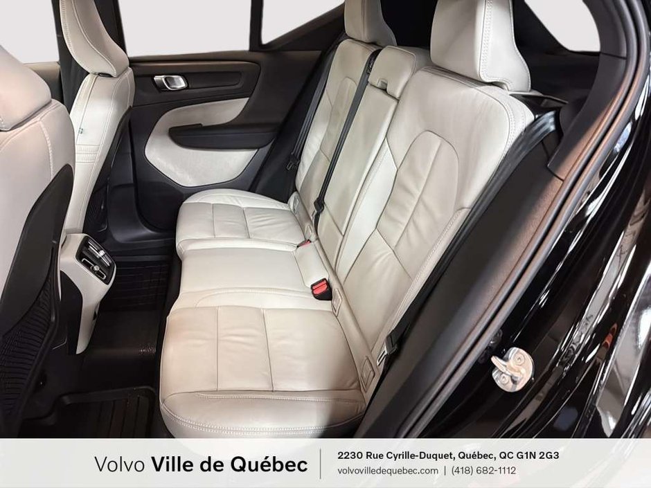 Volvo XC40 Plus Dark B5 2023-12