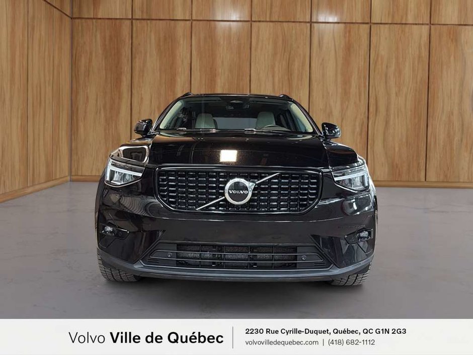 Volvo XC40 Plus Dark B5 2023-2