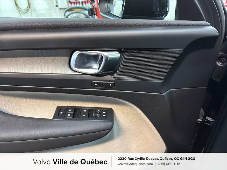 Volvo XC40 Plus Dark B5 2023-23