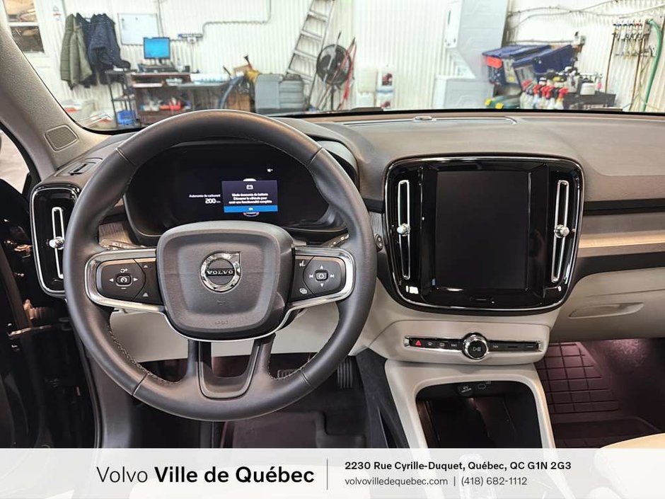 Volvo XC40 Plus Dark B5 2023-14