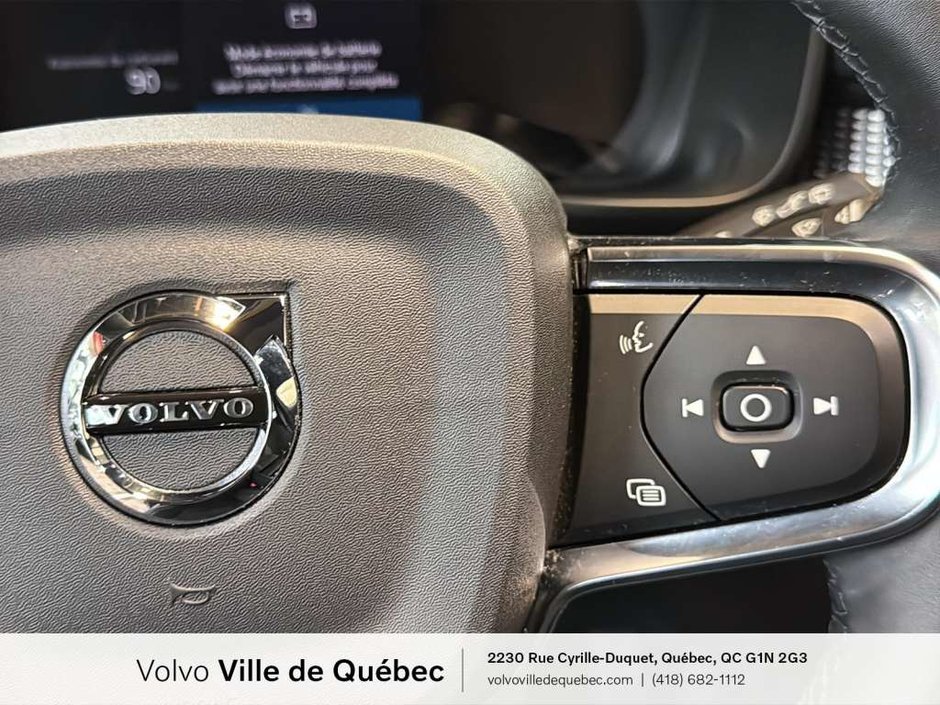 Volvo XC40 Plus Dark B5 2023-14