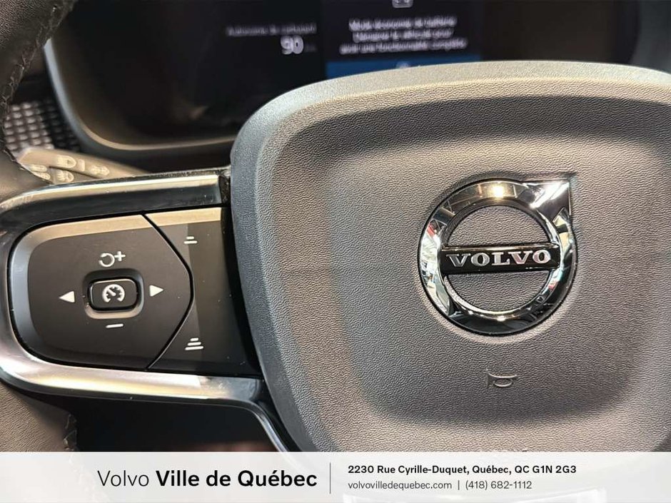 Volvo XC40 Plus Dark B5 2023-16