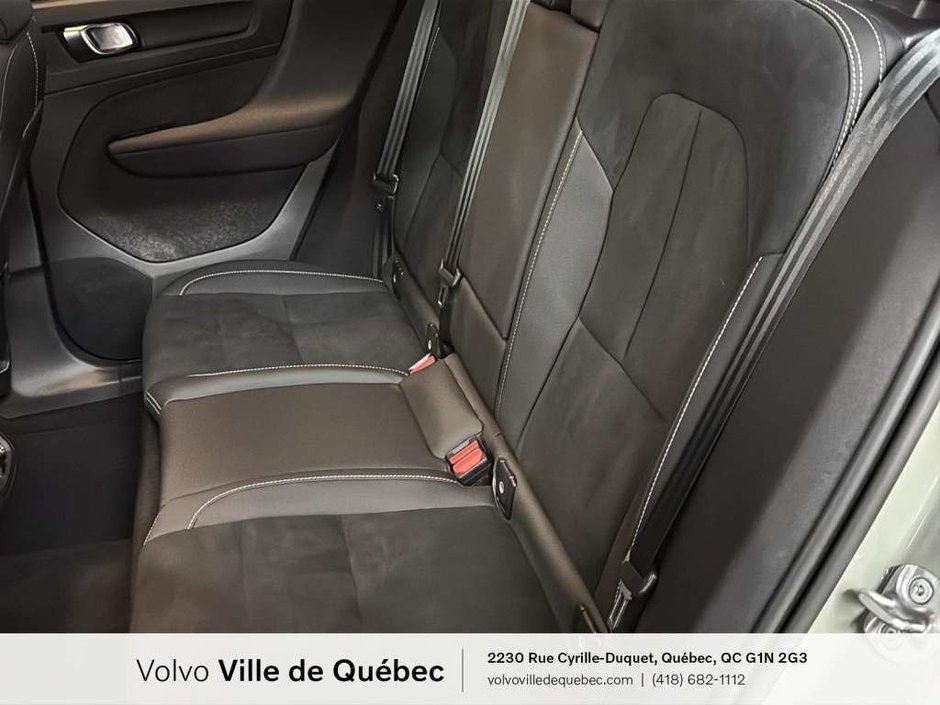 Volvo XC40 Plus Dark B5 2023-12