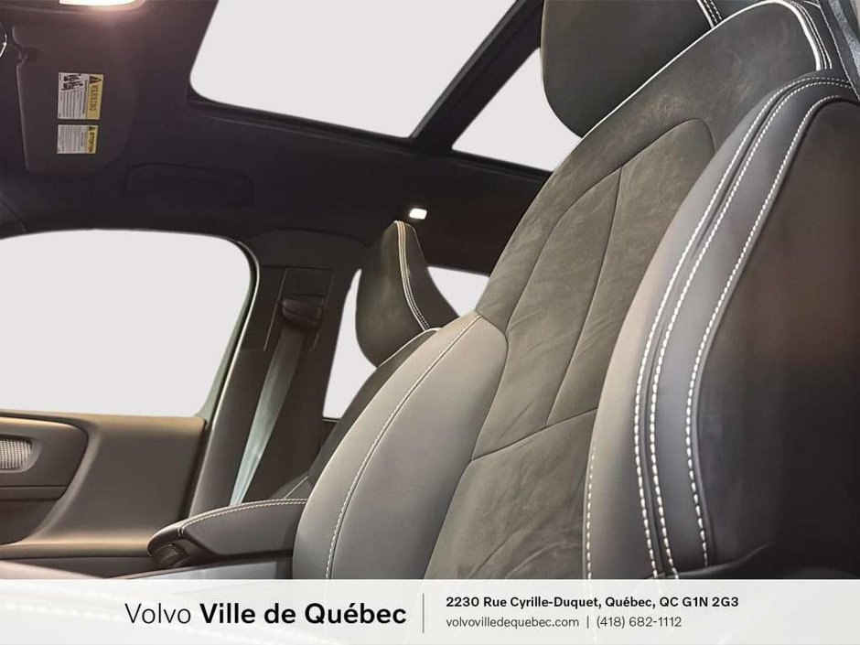 Volvo XC40 Plus Dark B5 2023-10