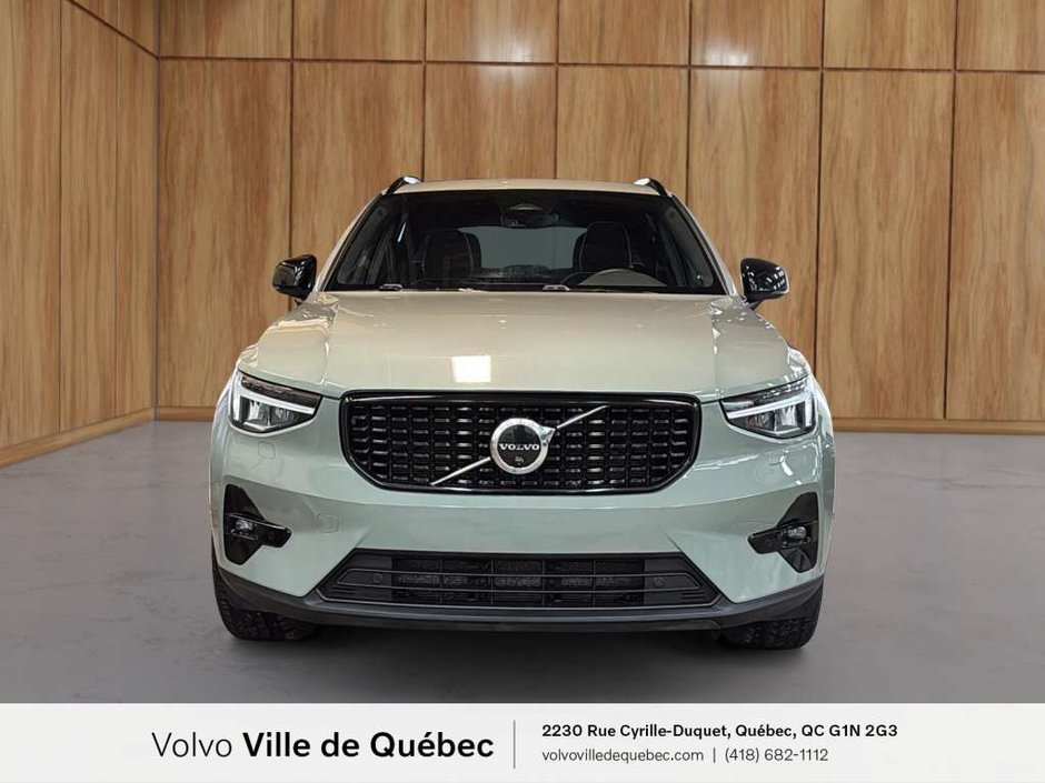 Volvo XC40 Plus Dark B5 2023-2