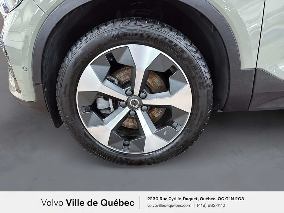 Volvo XC40 Plus Dark B5 2023-8