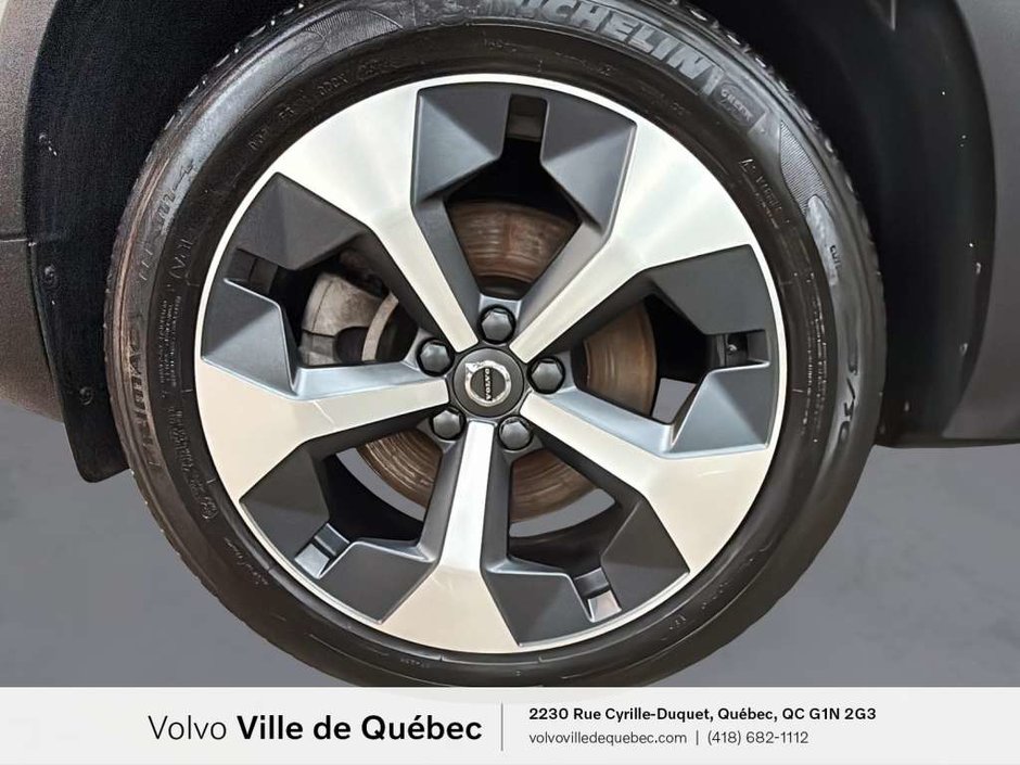 Volvo XC40 Plus B5 2023-8