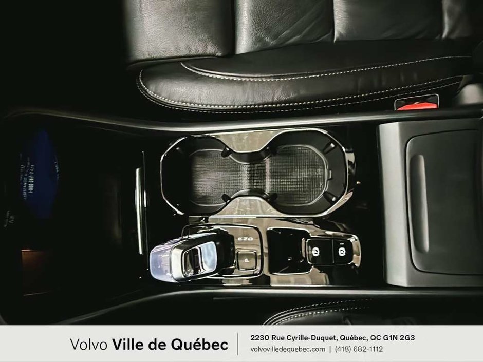 Volvo XC40 Plus B5 2023-21