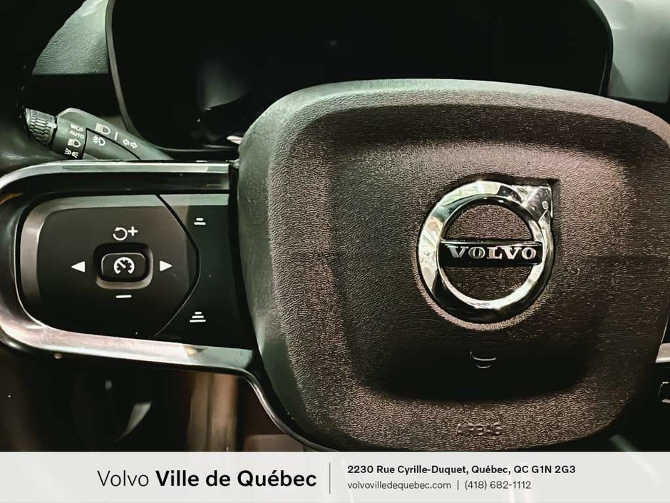 Volvo XC40 Plus Dark B5 2023-14
