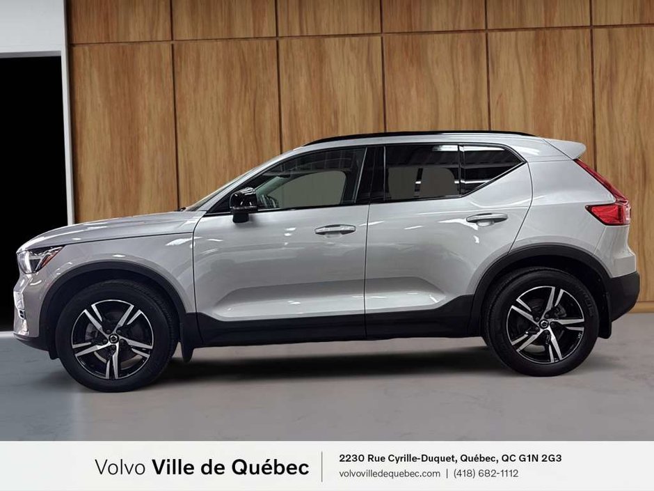 Volvo XC40 Plus Dark B5 2023-6