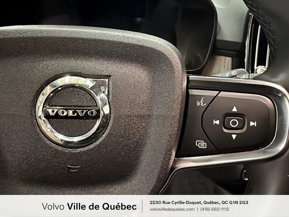 Volvo XC40 Plus Dark B5 2023-13