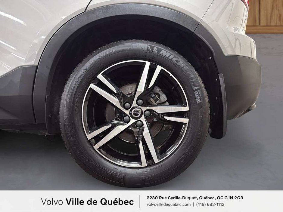 Volvo XC40 Plus Dark B5 2023-7