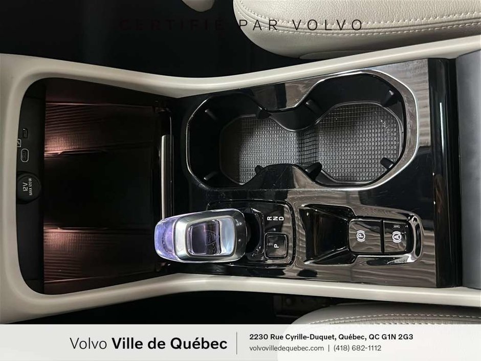 2023 Volvo XC40 Plus Dark B5-17