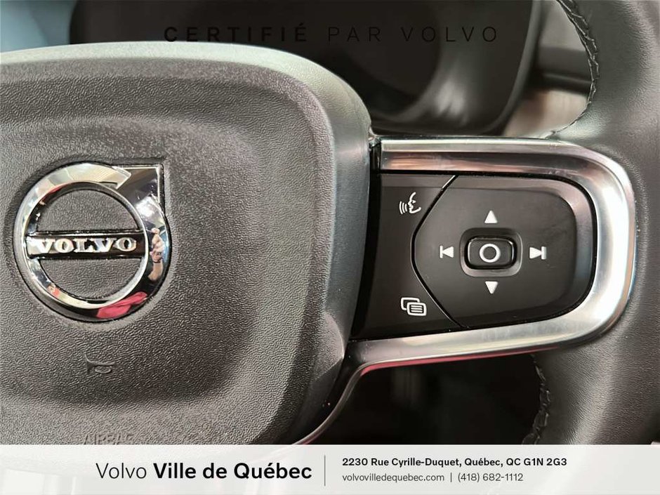 Volvo XC40 Plus Dark B5 2023-12