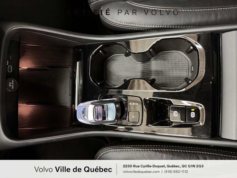 2023 Volvo XC40 Plus Dark B5-17
