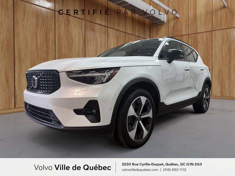 2023 Volvo XC40 Plus Dark B5-0