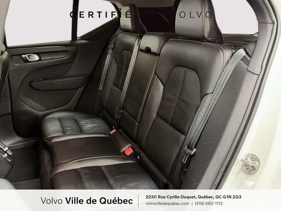 2023 Volvo XC40 Plus Dark B5-9