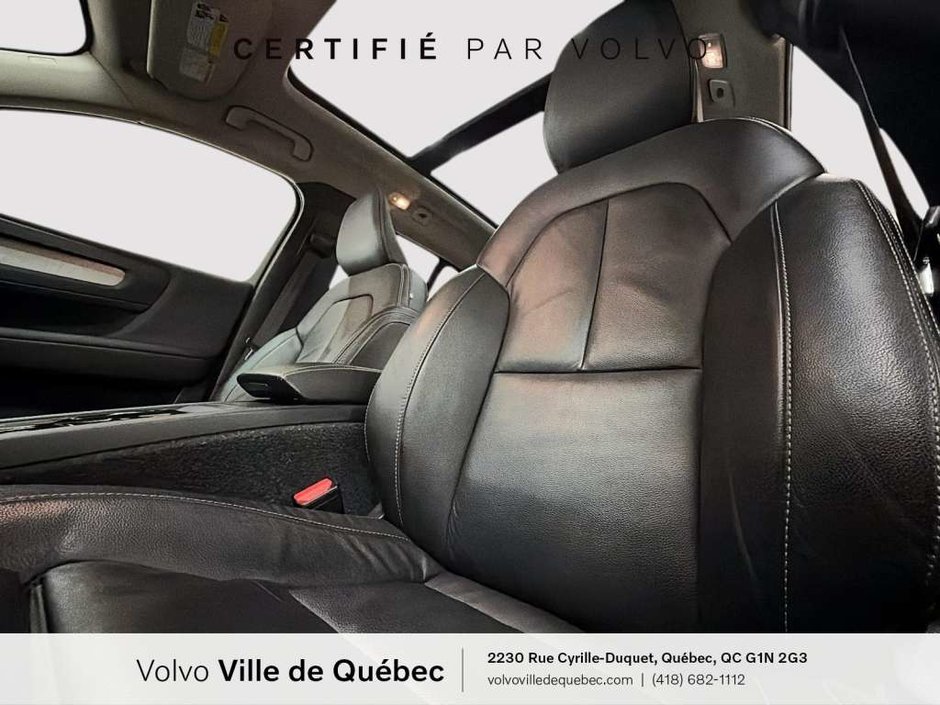 2023 Volvo XC40 Plus Dark B5-8