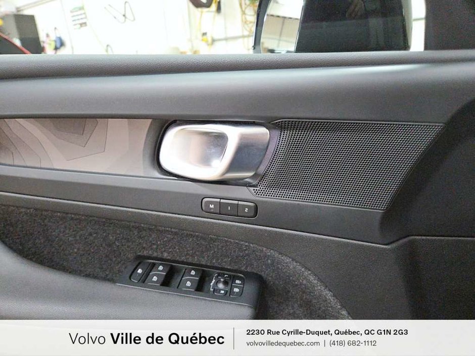 2024 Volvo XC40 Recharge TWIN Core-23