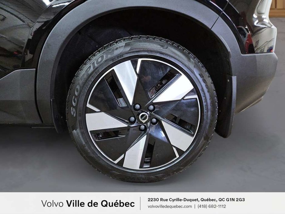 2024 Volvo XC40 Recharge TWIN Core-8