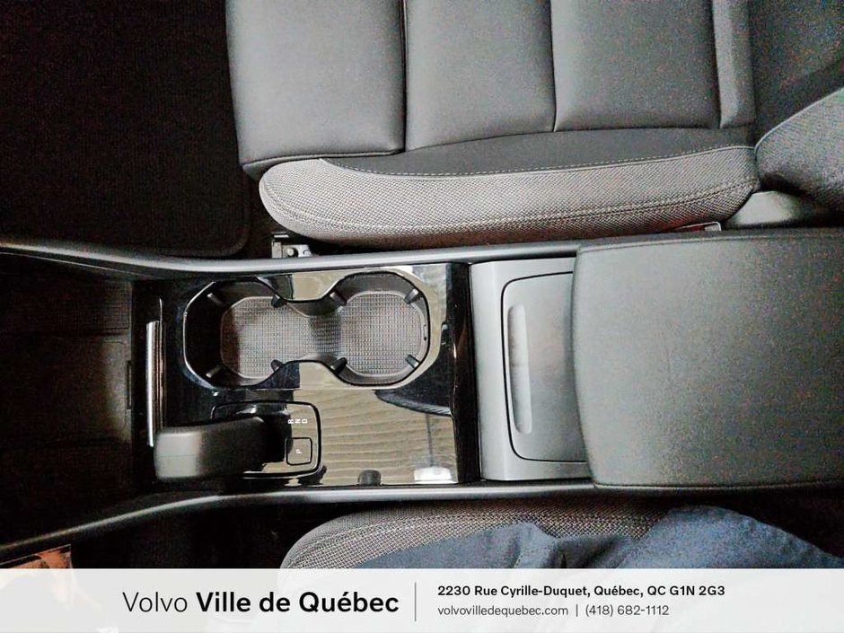 2024 Volvo XC40 Recharge TWIN Core-22